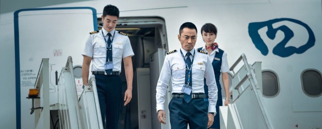 中國機長最後機長說的話 是全劇的亮點