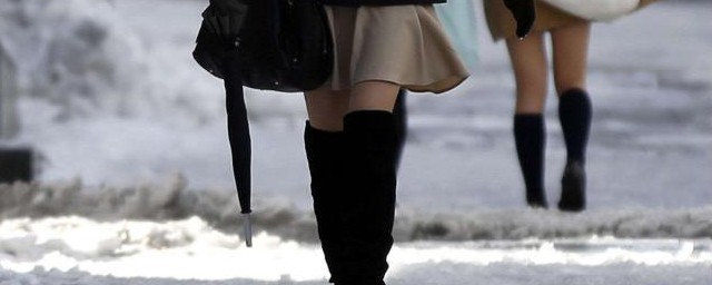 冬季短裙搭配什麼鞋子 冬裙搭配什麼鞋子好看