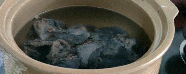 黑豆烏雞湯的做法 黑豆雞湯怎麼做