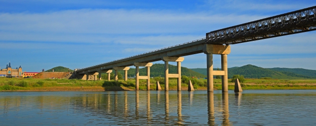 中俄友誼大橋在哪裡 第一座開通的中俄界河公路橋