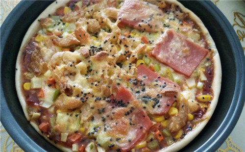 火腿臘肉蝦仁披薩