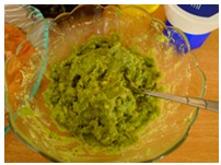 薄脆片蘸牛油果泥