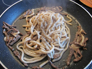 牛肉香菜炒烏冬