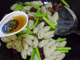 醬肉筍蘆炒螺旋面
