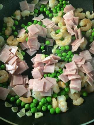 奶油白醬火腿蝦仁意面 奶油白醬火腿蝦仁意面