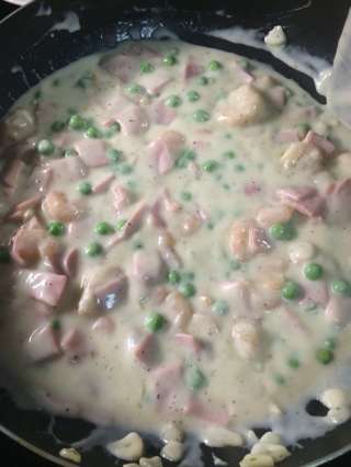 奶油白醬火腿蝦仁意面 奶油白醬火腿蝦仁意面