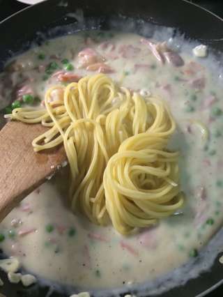 奶油白醬火腿蝦仁意面 奶油白醬火腿蝦仁意面