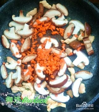 白汁蘑菇雞肉意大利貝殼面