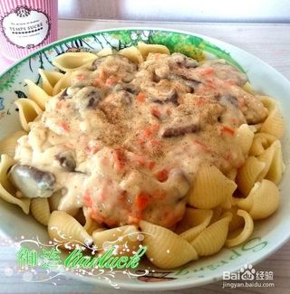 白汁蘑菇雞肉意大利貝殼面