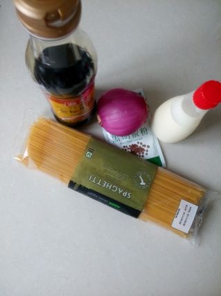 黑椒洋蔥火腿腸意面