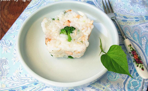 日式三文魚飯團