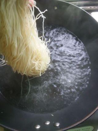 冰鎮西瓜哈密瓜冷面