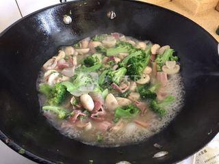 奶油蘑菇培根意面