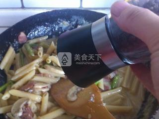 奶油蘑菇培根意面