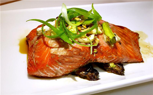 中式烤紅鮭搭鮮蘑