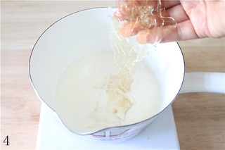 草莓慕斯蛋糕