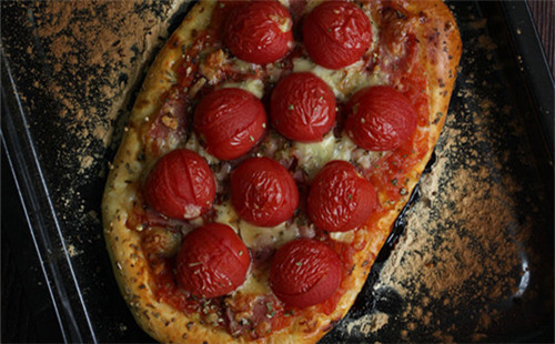 番茄培根披薩