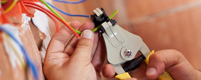電工帶電接線方法 電工如何進行帶電接線
