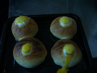 蛋黃肉松面包