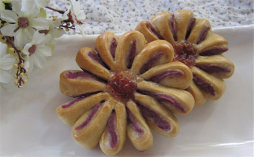 紫薯花形面包