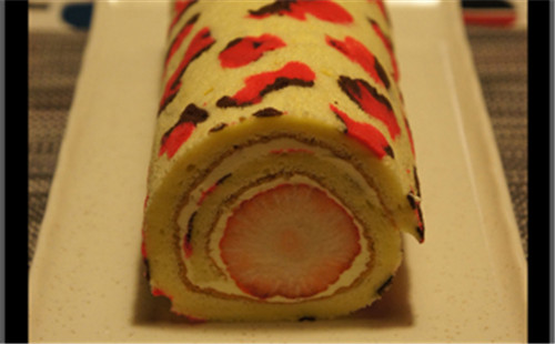 粉紅豹紋蛋糕卷