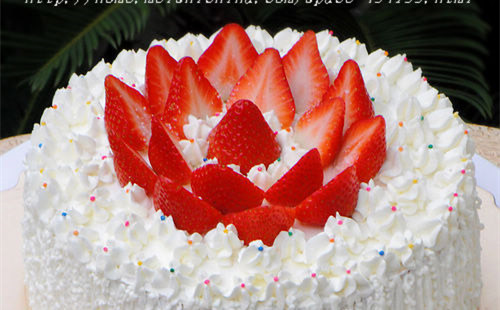 白雪草莓園蛋糕