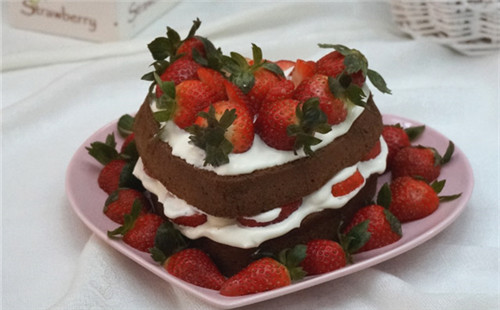 草莓奶油巧克力蛋糕