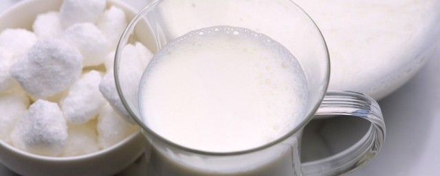 喝鮮牛奶有什麼好處和壞處 看看什麼時候才能喝好牛奶