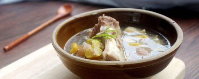 煮骨頭湯放什麼調料 關於豬骨湯的做法