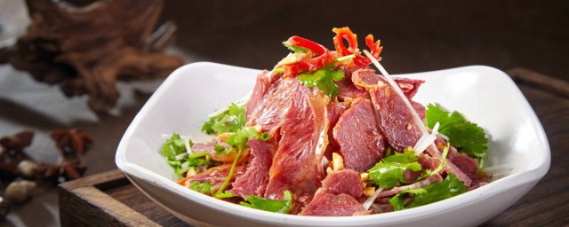 韓式拌牛肉做法 非常好的配酒菜