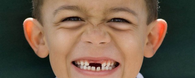 牙齒松動能自己恢復嗎 牙齒松動的原因有哪些