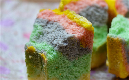 彩虹戚風蛋糕