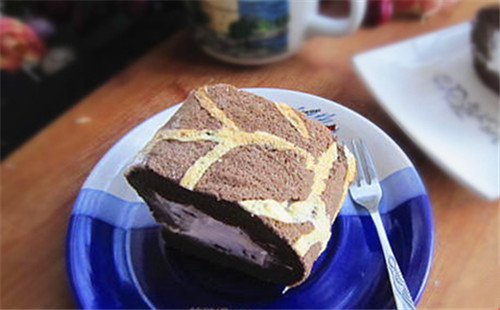 長頸鹿花紋蛋糕卷