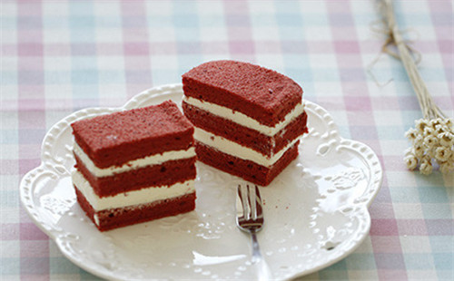 紅絲絨奶油夾心蛋糕