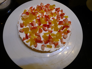 奶油霜裱花生日蛋糕