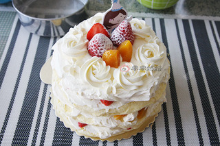 黃桃草莓裸蛋糕