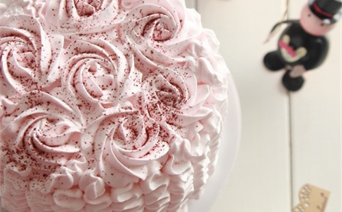 粉色裙擺海綿蛋糕