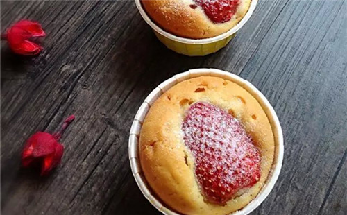 草莓馬芬蛋糕