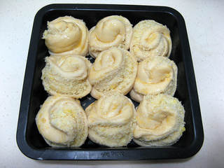 椰蓉花形小餐包