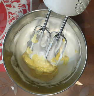 奶油霜裱花紙杯蛋糕