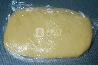 廣式椰蓉蛋黃月餅