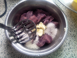 紫薯蛋黃酥