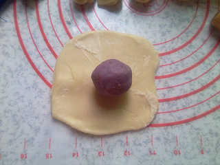 紫薯蛋黃酥