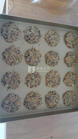 黑芝麻燕麥高纖餅幹