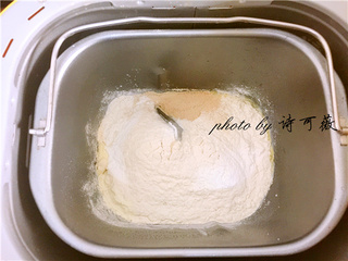 小花朵豆沙面包