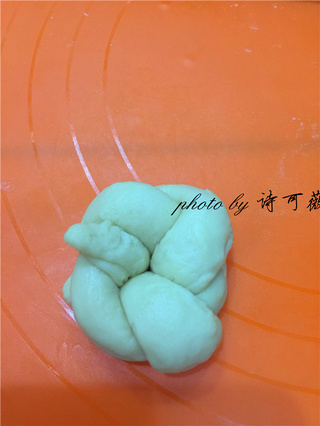 小花朵豆沙面包