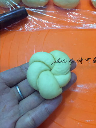小花朵豆沙面包