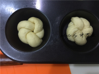 小花朵豆沙面包