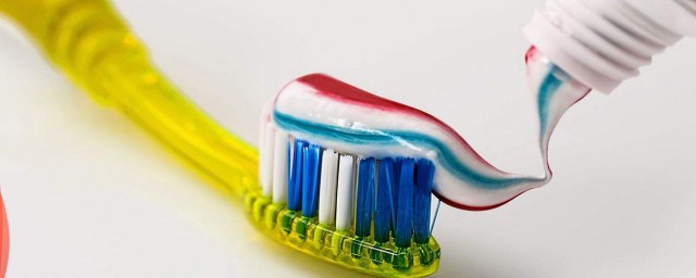 牙膏除霧小妙招 所需要的工具和做法