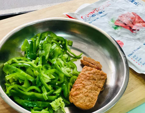 青椒炒新餐肉OmniPork